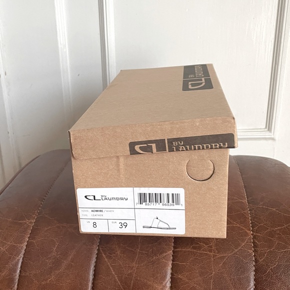 CL by Laundry White Thong Sandals - Picture 2 of 5